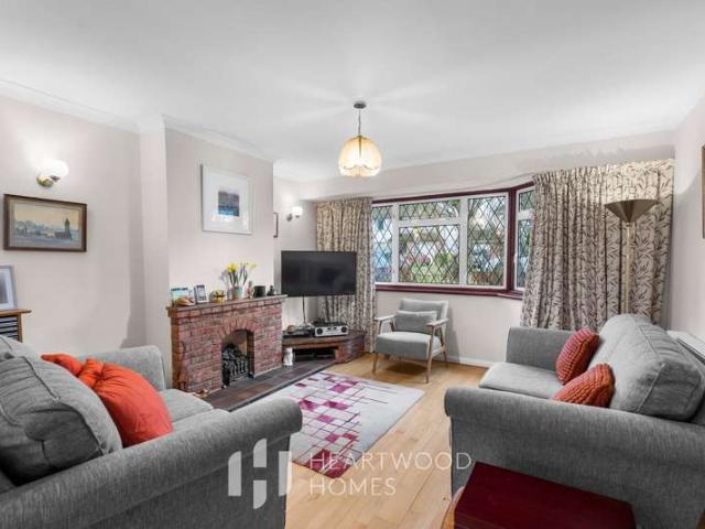 Cottage for sale in St Albans, Five Acres