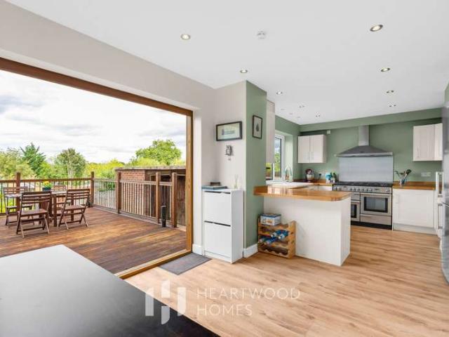 Cottage for sale in St Albans, Five Acres