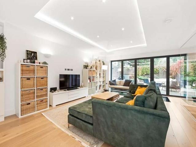 Terraced House for sale in East Dulwich, East Dulwich