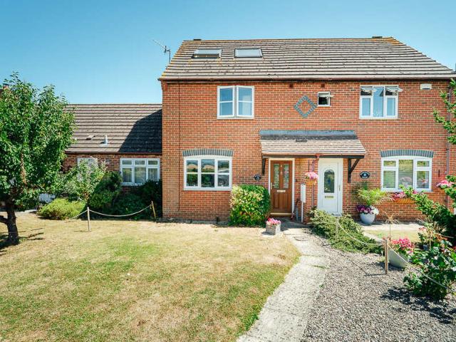 Terraced House for sale in Worcester, Upper Strensham