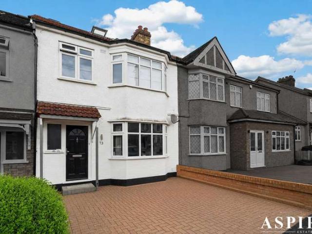 Cottage for sale in Gidea Park, Greater London