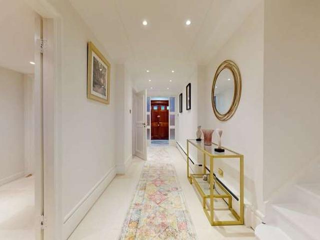 Terraced House for rent in Knightsbridge, Knightsbridge