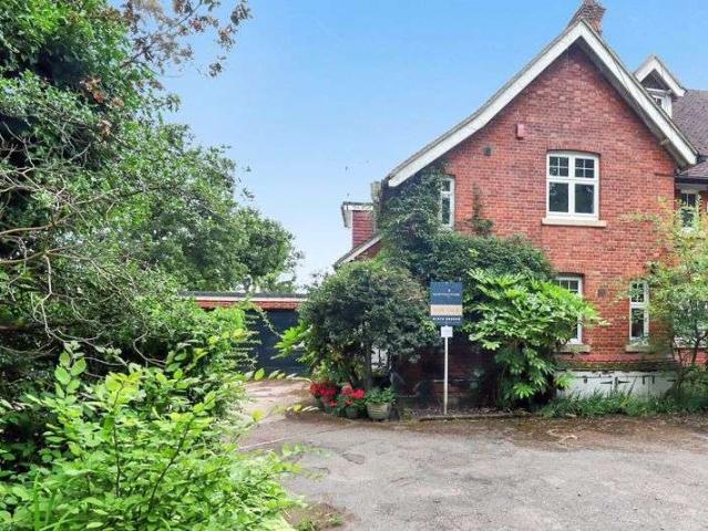 Cottage for sale in Heol-las, Surrey