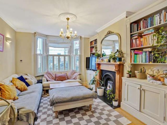 Cottage for sale in Loughborough Junction, Greater London