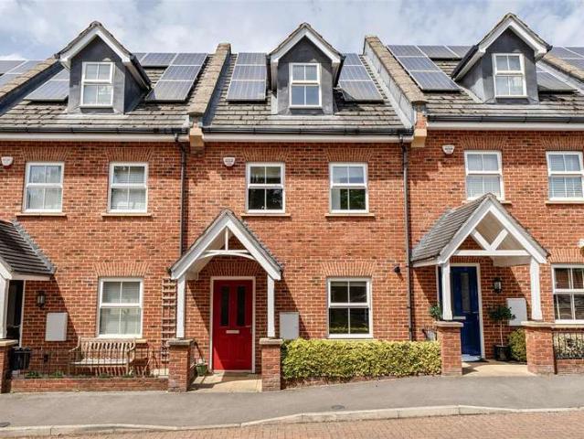 Cottage for sale in Crowthorne, Bracknell Forest