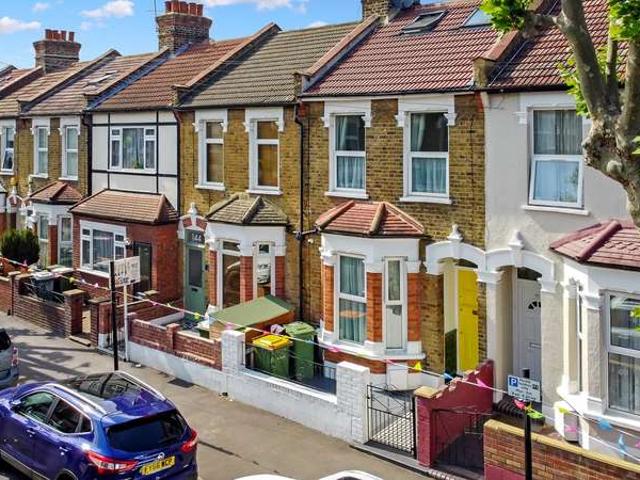 Cottage for sale in London Borough of Newham, Greater London