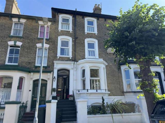 Cottage for sale in West Cliff, Acol