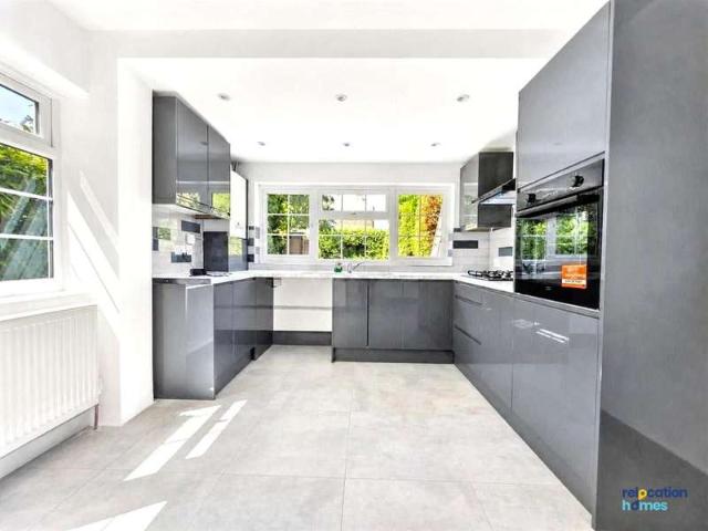 Cottage for rent in Broxbourne, Hertfordshire