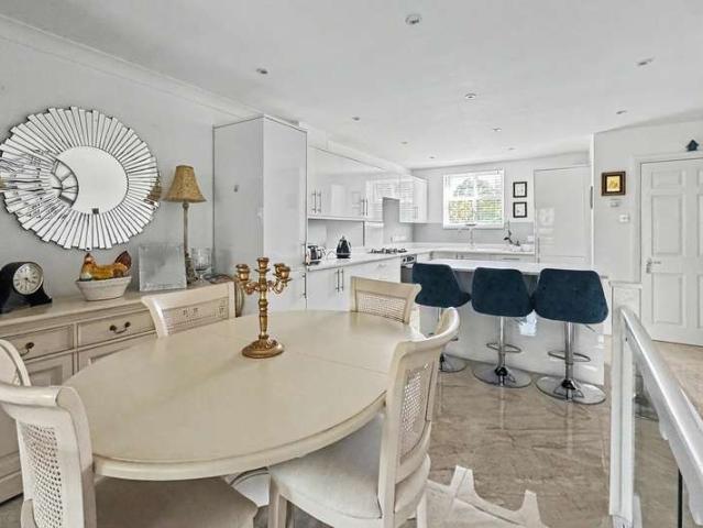 Cottage for sale in Ocean Village, Southampton