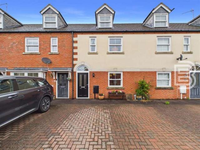 Cottage for sale in Hillmorton Paddox, New Bilton