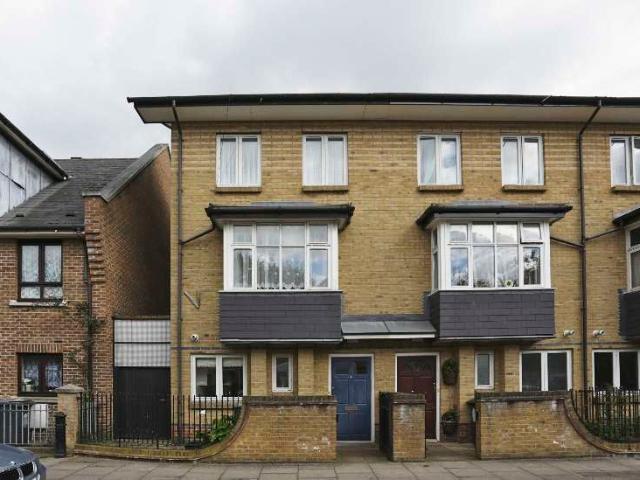 Semi Detached House for sale in Leytonstone, Leytonstone