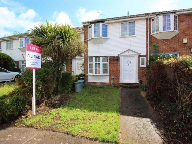 Terraced House for sale in Uxbridge, Cowley