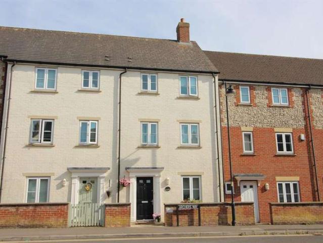 Cottage for sale in Amesbury