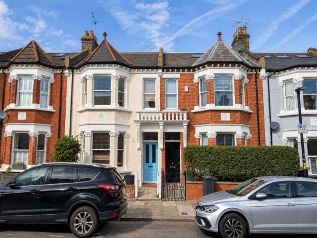 Cottage for sale in London Borough of Camden, Greater London