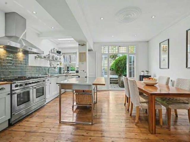 Cottage for sale in London Borough of Islington, Greater London