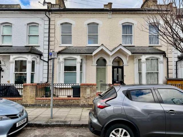 Cottage for rent in Hornsey, Greater London