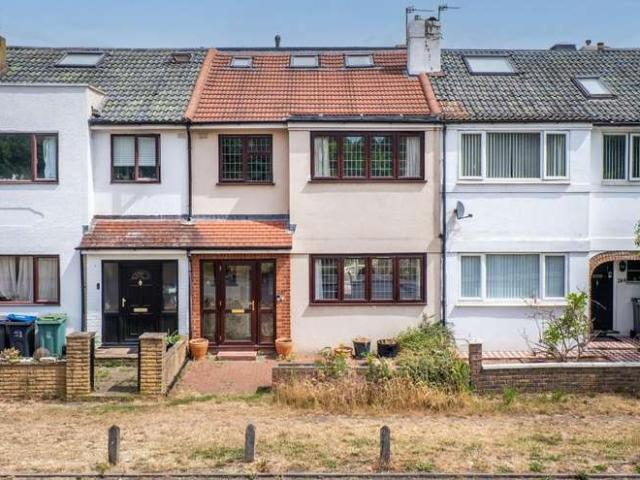 Cottage for sale in London Borough of Merton, Mitcham