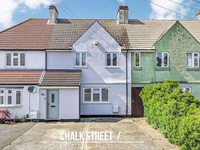 Cottage for sale in Elm Park, Greater London