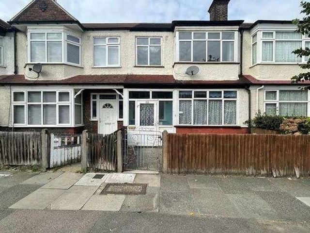 Cottage for rent in London Borough of Merton, Mitcham