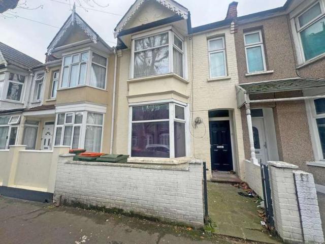 Cottage for sale in Plashet, Greater London