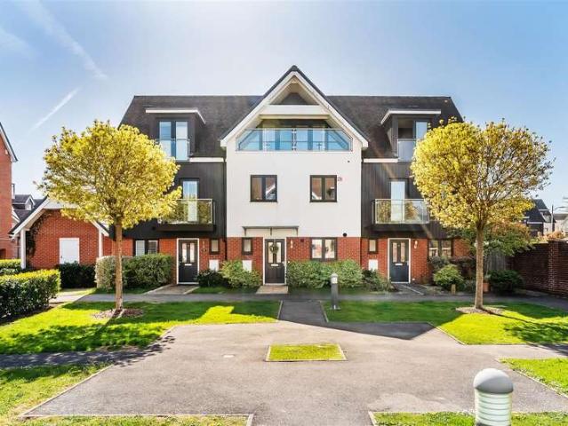Cottage for sale in Oxted, Hillview