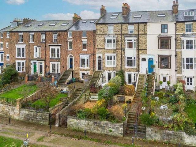 Townhouse for sale in Whitby, North Yorkshire