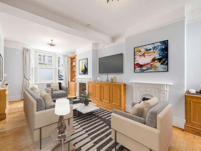 Cottage for sale in Fulham, Sands End