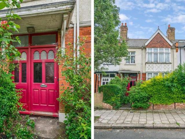 Cottage for sale in London Borough of Hounslow, Strand
