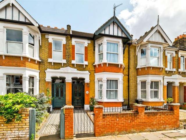 Cottage for sale in Greater London