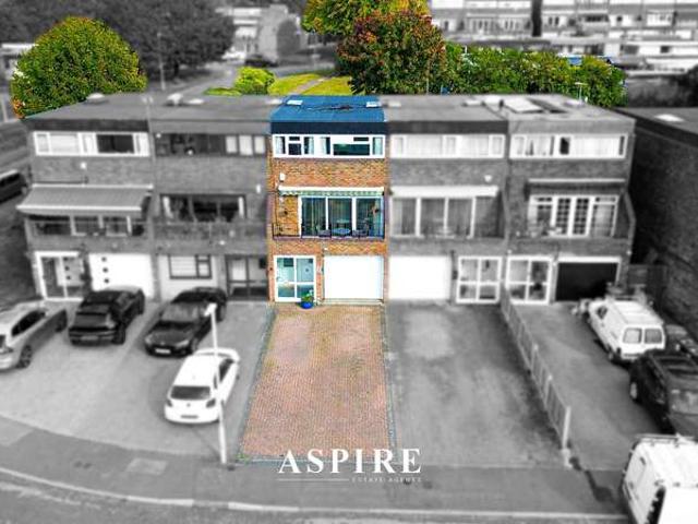 Cottage for sale in Lee Chapel, Essex