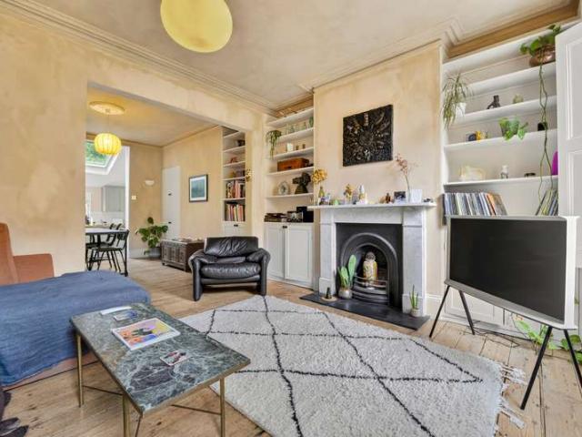 Cottage for sale in South Hackney, Greater London