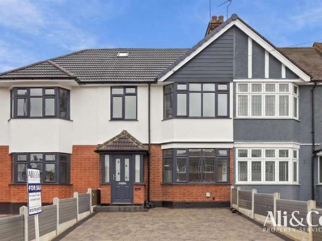 Cottage for sale in Little Thurrock, Grays
