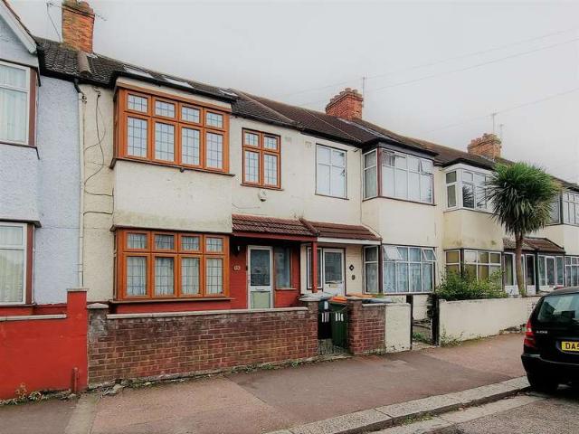 Cottage for sale in Plashet, Greater London