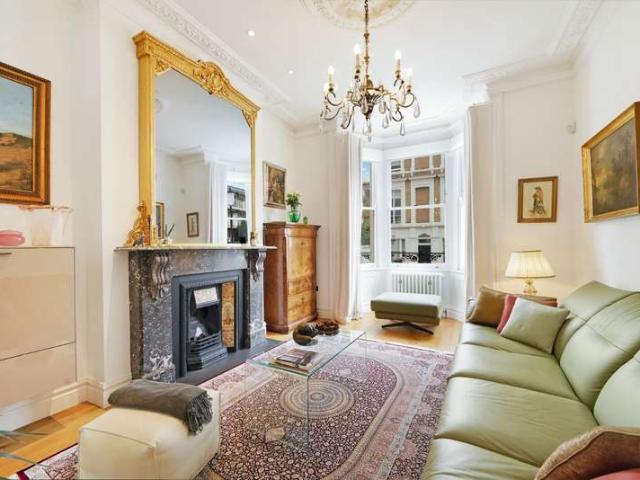 Cottage for sale in Earl's Court, Greater London