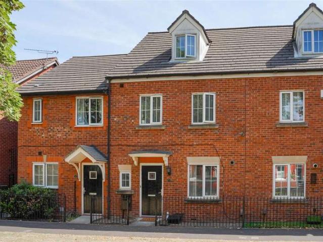 Cottage for sale in Gorse Hill, Trafford Park