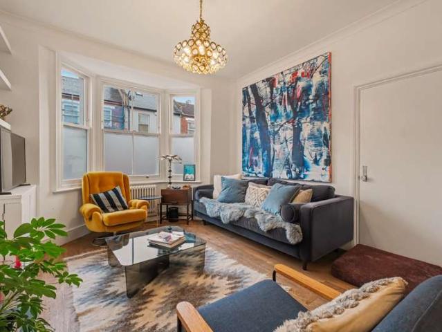 Cottage for sale in Harlesden, Greater London