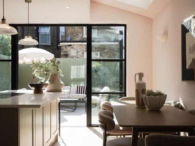 Cottage for sale in Brondesbury, Greater London