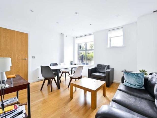 Terraced House for rent in West Kensington, West Kensington