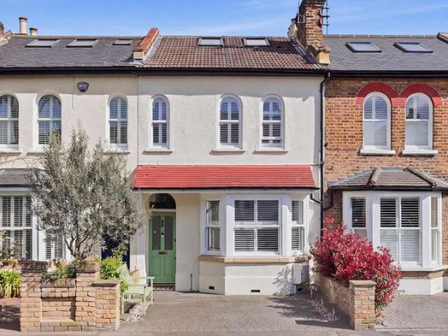 Cottage for sale in Snaresbrook, Greater London