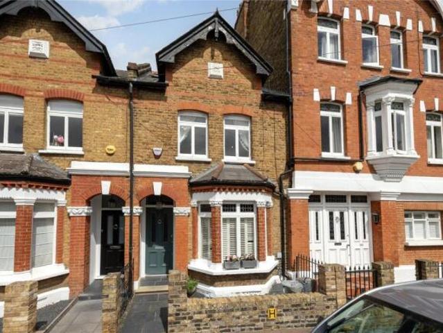 Cottage for rent in Twickenham, Greater London