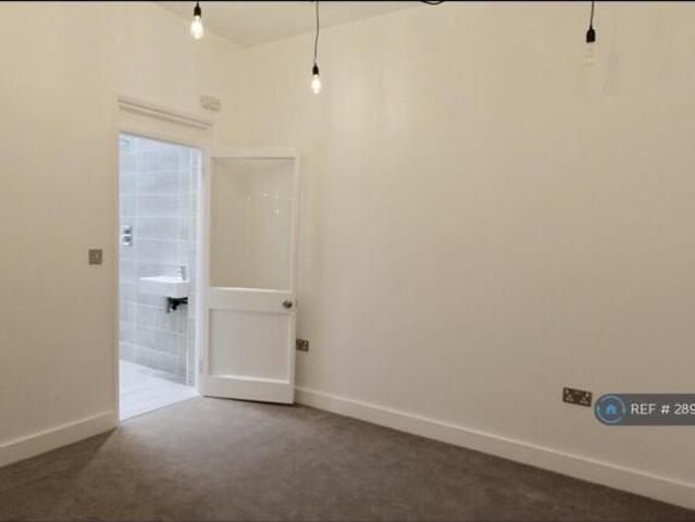 Cottage for rent in Cat Hill