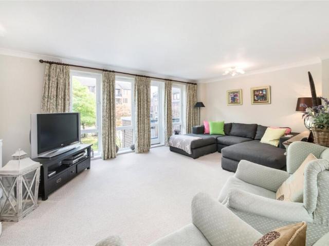 Terraced House for rent in Fulham