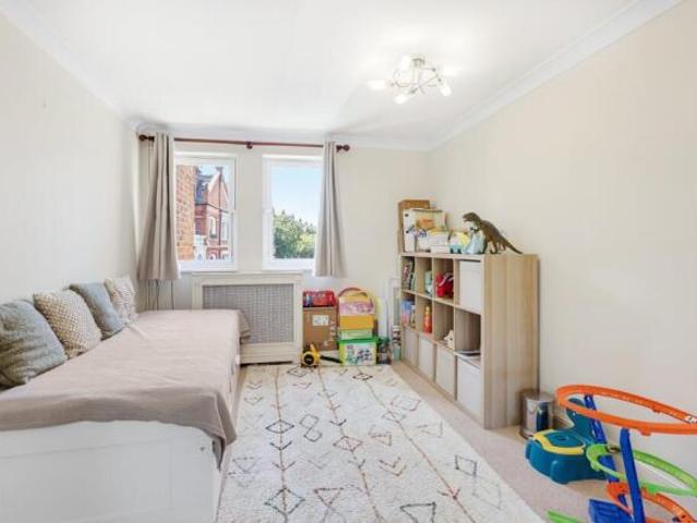 Cottage for rent in Fulham, Sands End