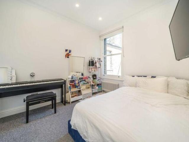 Cottage for rent in Streatham Hill, Greater London