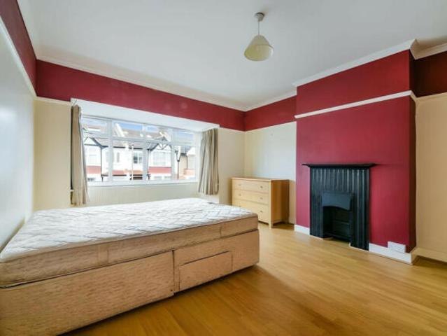 Cottage for rent in Tooting, Greater London