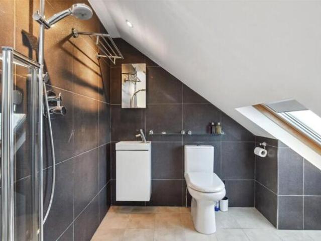Cottage for rent in Greater London