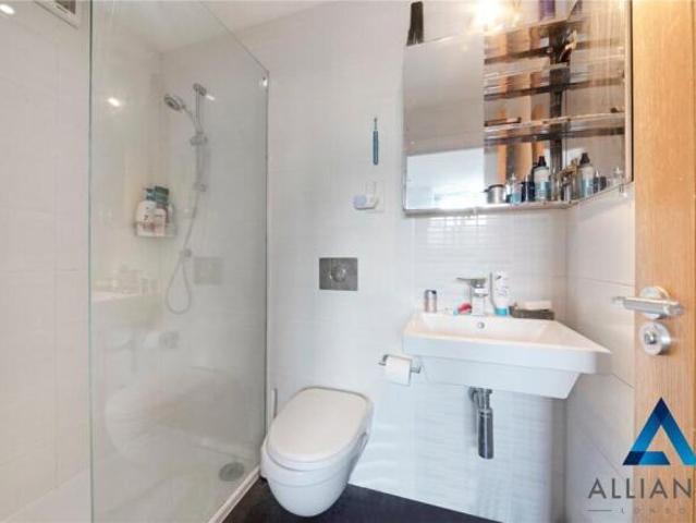 Cottage for rent in Cat Hill, England