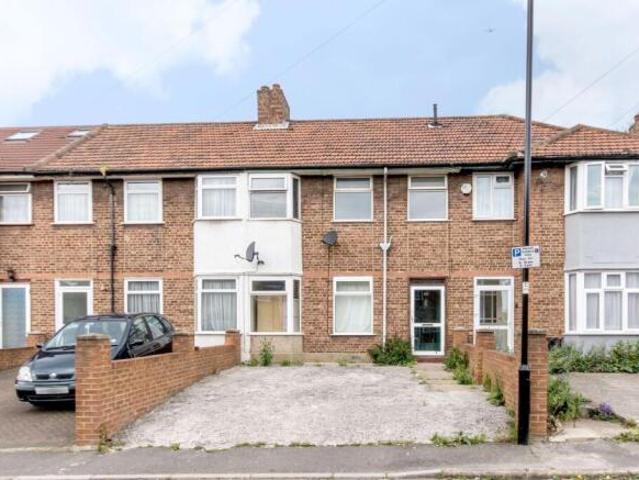Cottage for rent in Acton, Greater London