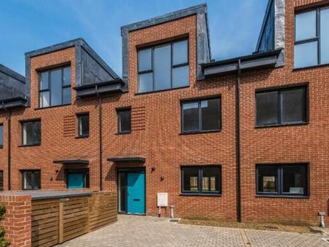 House for rent in Brentford End, Greater London
