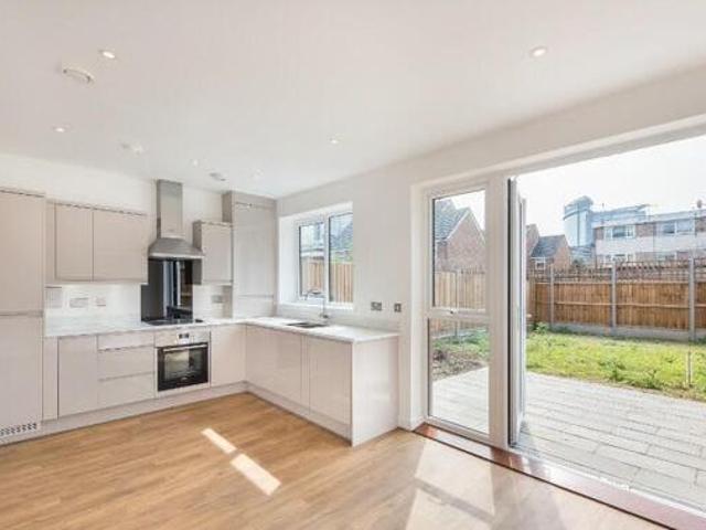 House for rent in Brentford End, Greater London
